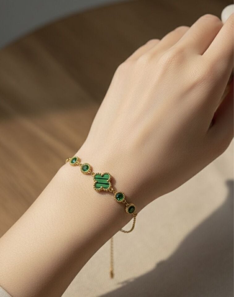 Yeşil Malakit Taşlı Yonca Figürlü Altın Kaplama Zincir Bileklik