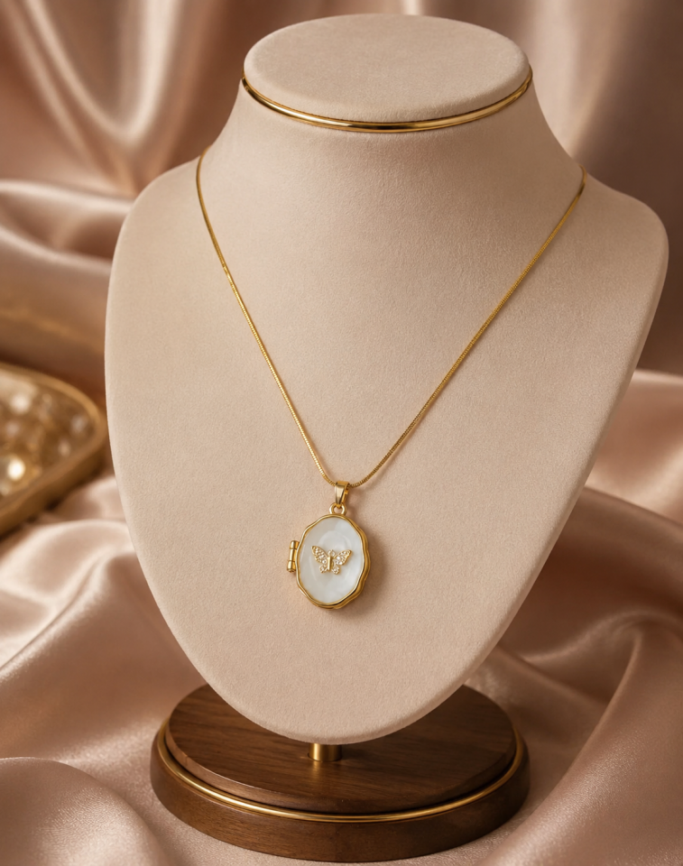 Gold Renk Açılabilir Çelik Kolye Beyaz Mineli Kelebek Detaylı Nostaljik Kararmaz Zincir Kolye