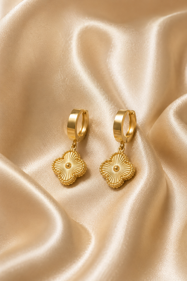 Yonca Model Çelik Gold Küpe