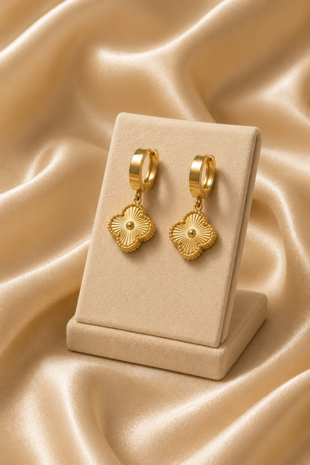 Yonca Model Çelik Gold Küpe